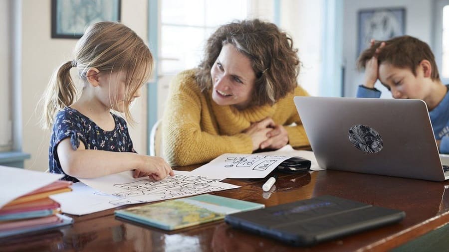 Làm thế nào để trẻ có thể học tiếng Anh tại nhà?